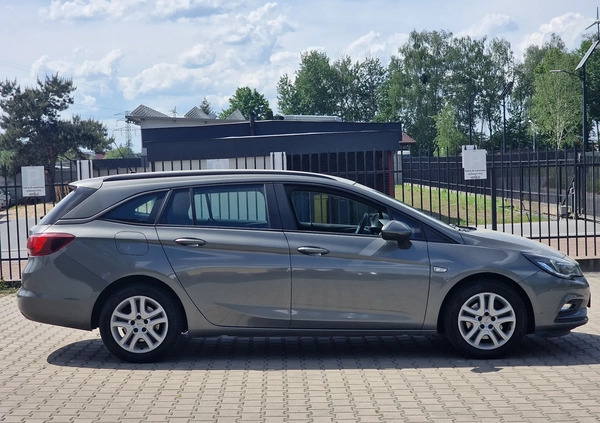 Opel Astra cena 39999 przebieg: 164000, rok produkcji 2019 z Radłów małe 154